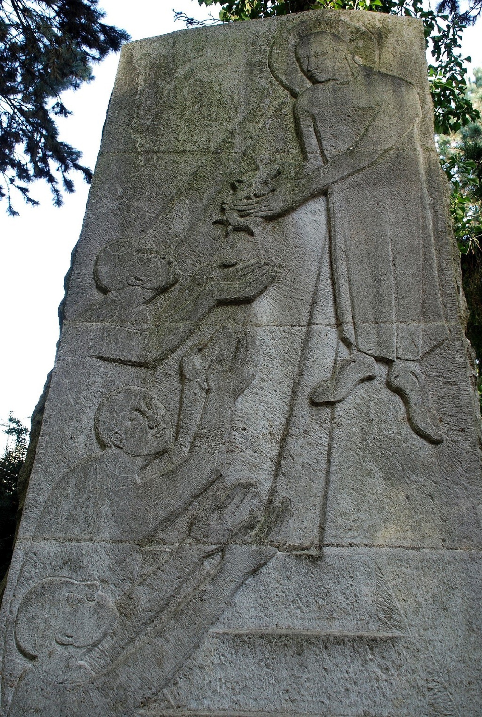 Gedenkstele am Südfriedhof in Halle an der Saale / Hans Rapp / Katholische Kirche Vorarlberg
